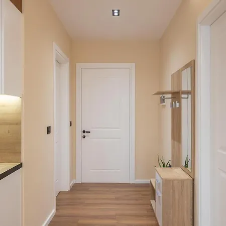 Spacious Citycenter New Bazaar Apartament *
