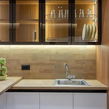 Spacious Citycenter New Bazaar Apartament *